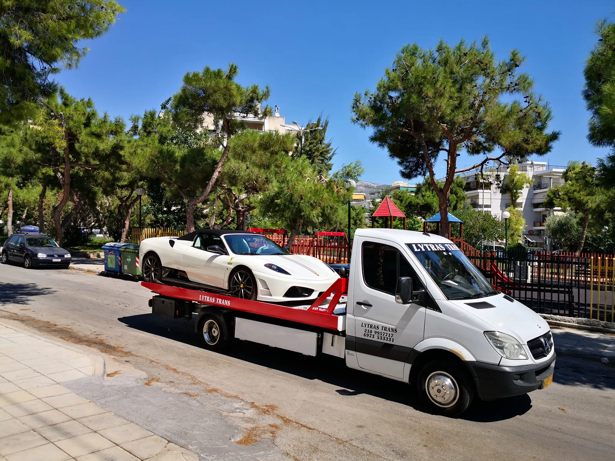 Μεταφορά αυτοκινήτου με πλατφόρμα οδικής βοήθειας