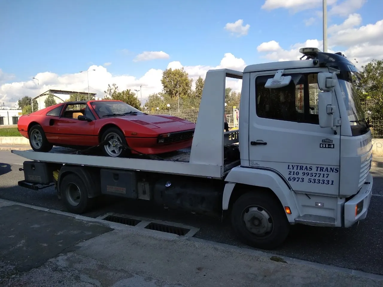 Μεταφορά αυτοκινήτου από την οδική βοήθεια Lytras Trans