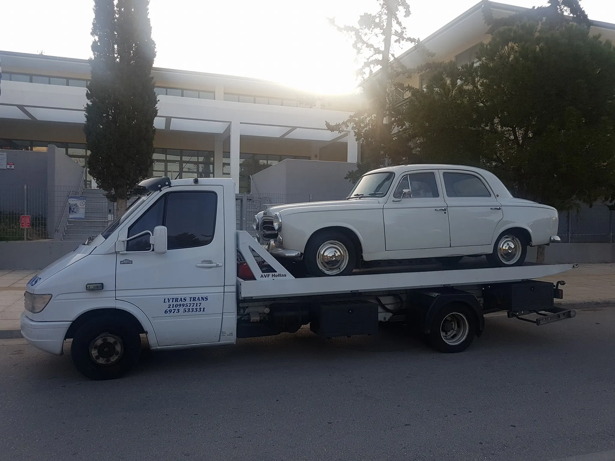 Περιστατικό οδικής βοήθειας με μεταφορά αυτοκινήτου